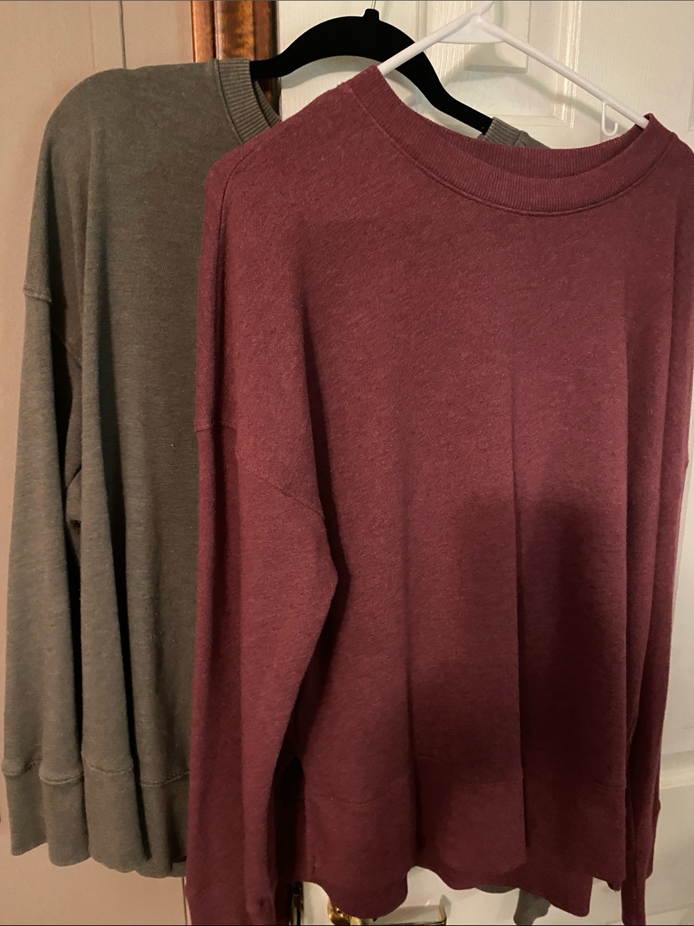 SALE‼️Time and Tru Crewneck Sweatshirt in Burgundy and Olive